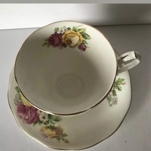 Queen Anne Manor Roses Teacup & Saucer - Picture 2 of 8